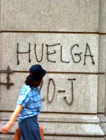 Huelga General graffiti