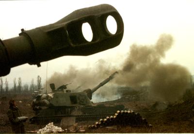 Russian tanks bombard Grozny